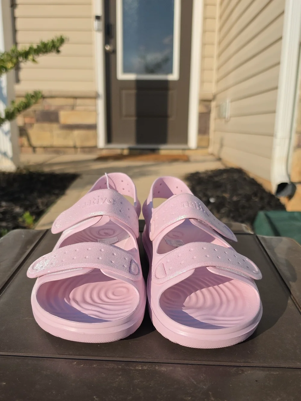 Native Shoes Child Chase Sandal Pink Bio-bling Big Kids Size J5
